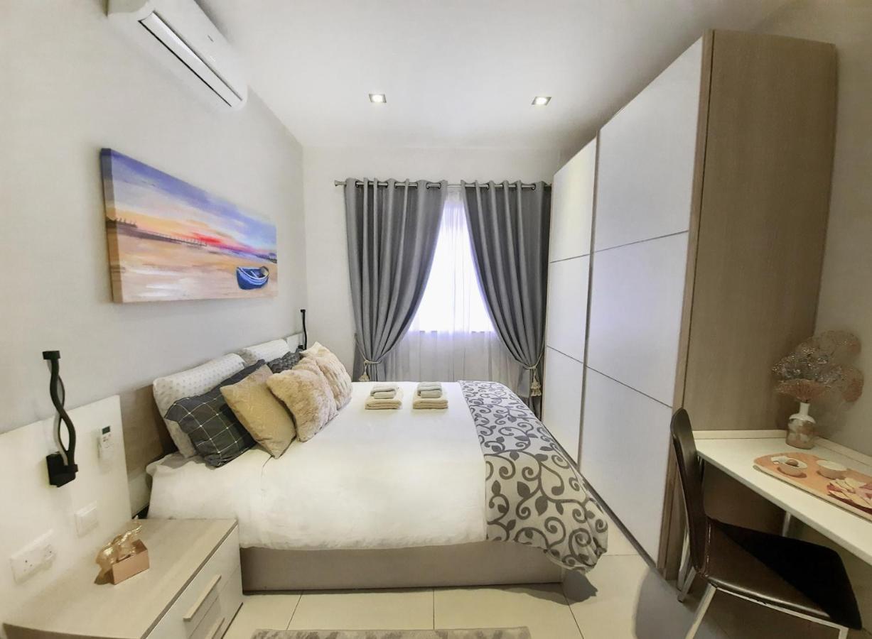 Cozy Rooms - Great Bus Connections - Free Parking Mosta Exterior foto