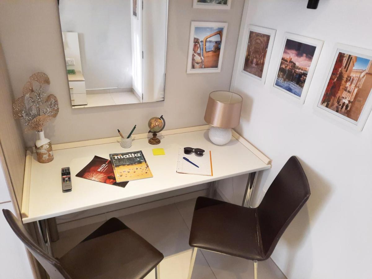 Cozy Rooms - Great Bus Connections - Free Parking Mosta Exterior foto